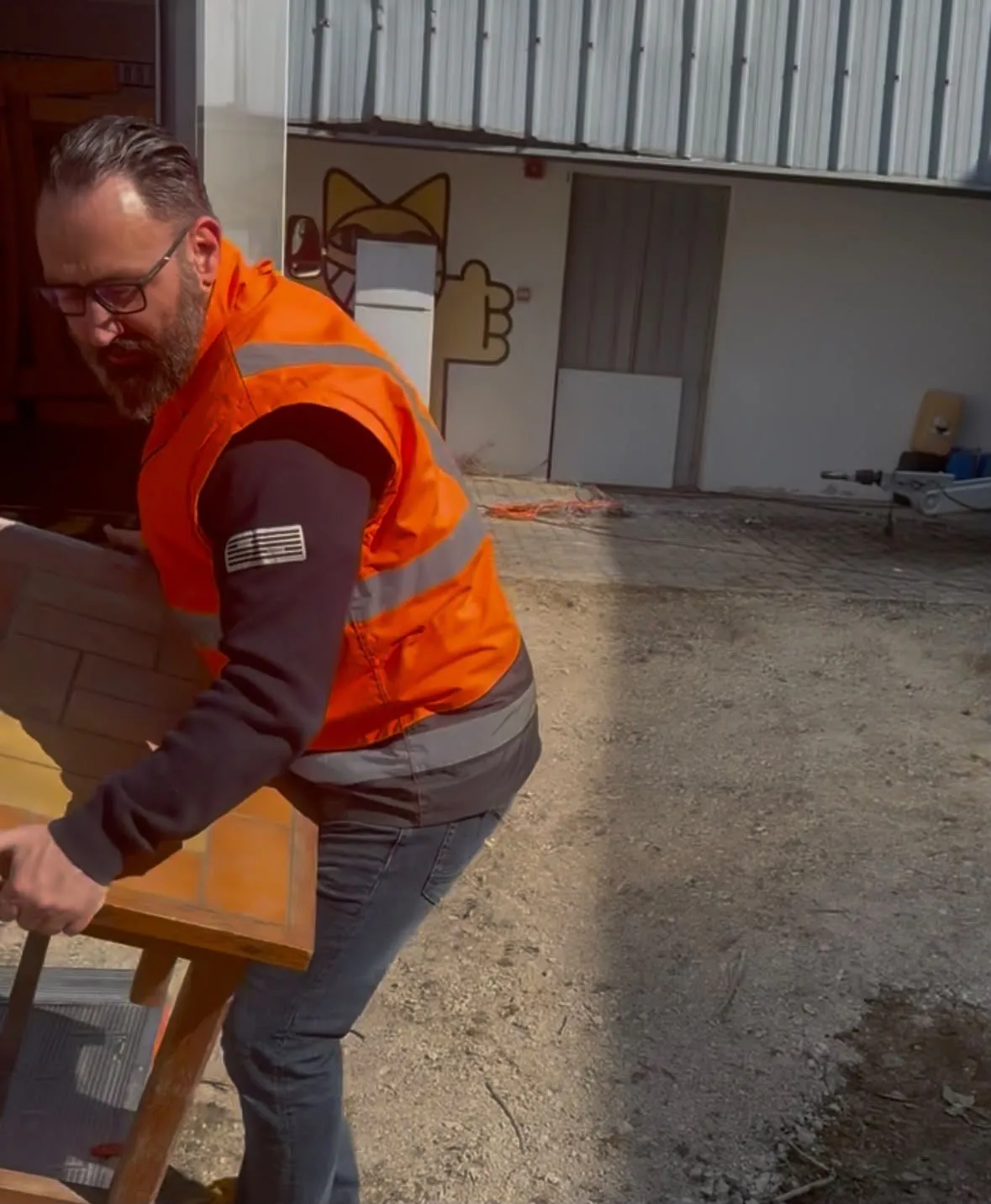 Manutention de mobilier en extérieur