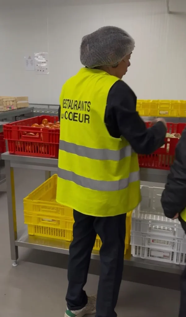 Tri de fruits et légumes en chambre froide